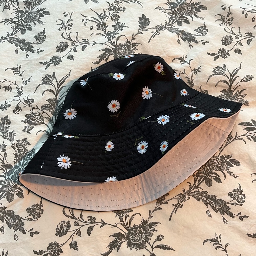 Alice + Olivia x FabFitFun Reversible Bucket Hat